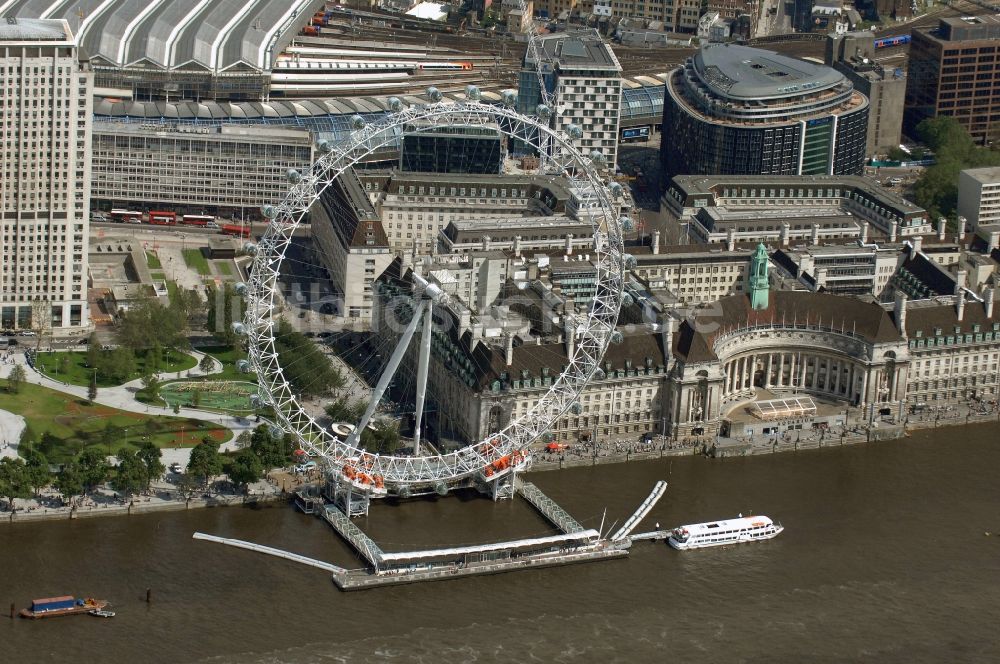 Luftbild London - London EDF Energy London Eye, auch Millennium Wheel genannt - ein Wahrzeichen von London