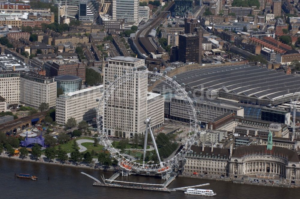 Luftaufnahme London - London EDF Energy London Eye, auch Millennium Wheel genannt - ein Wahrzeichen von London