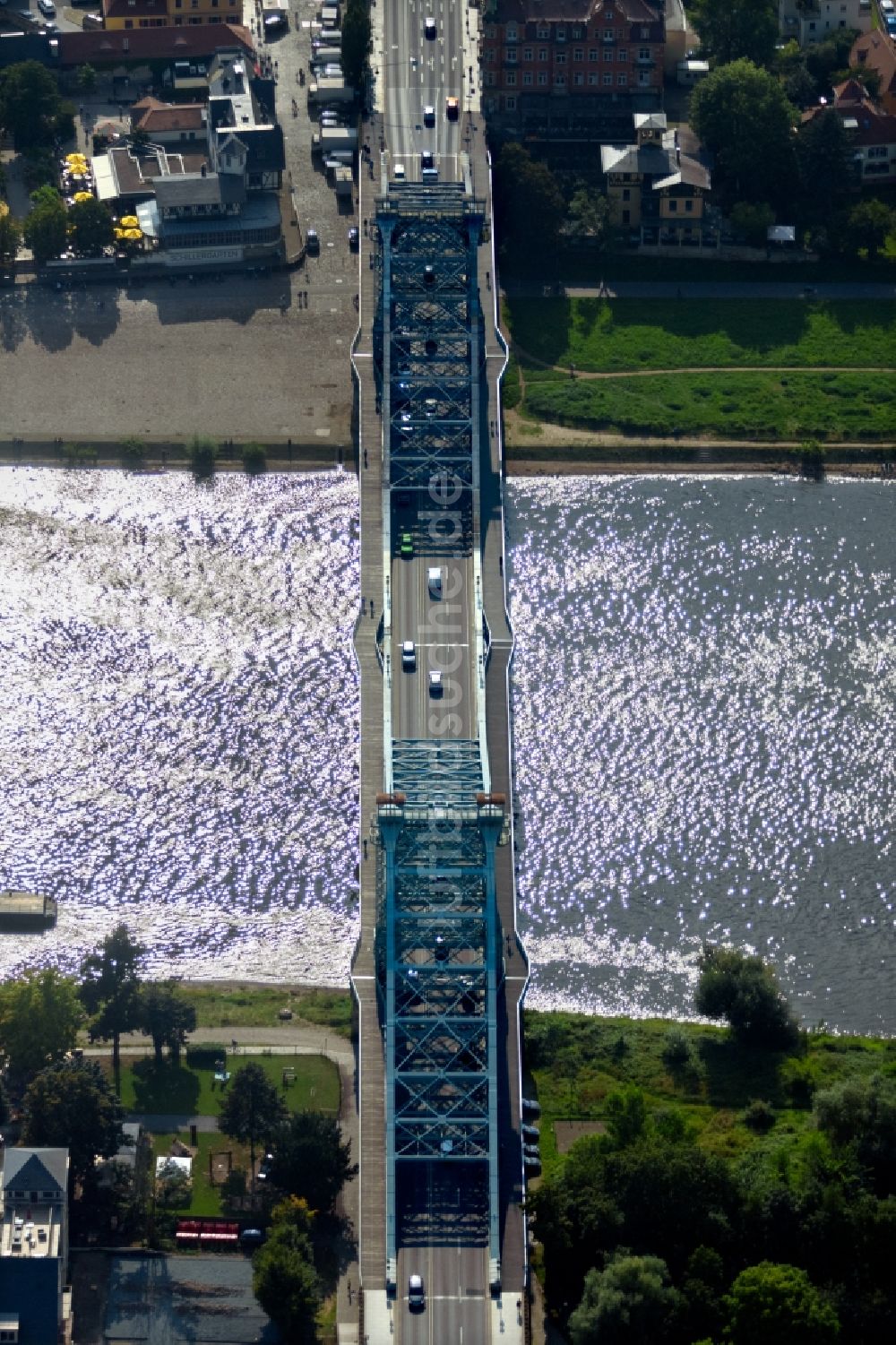 Dresden aus der Vogelperspektive: Loschwitzer Brücke Blaues Wunder über dem Fluss Elbe in Dresden im Bundesland Sachsen
