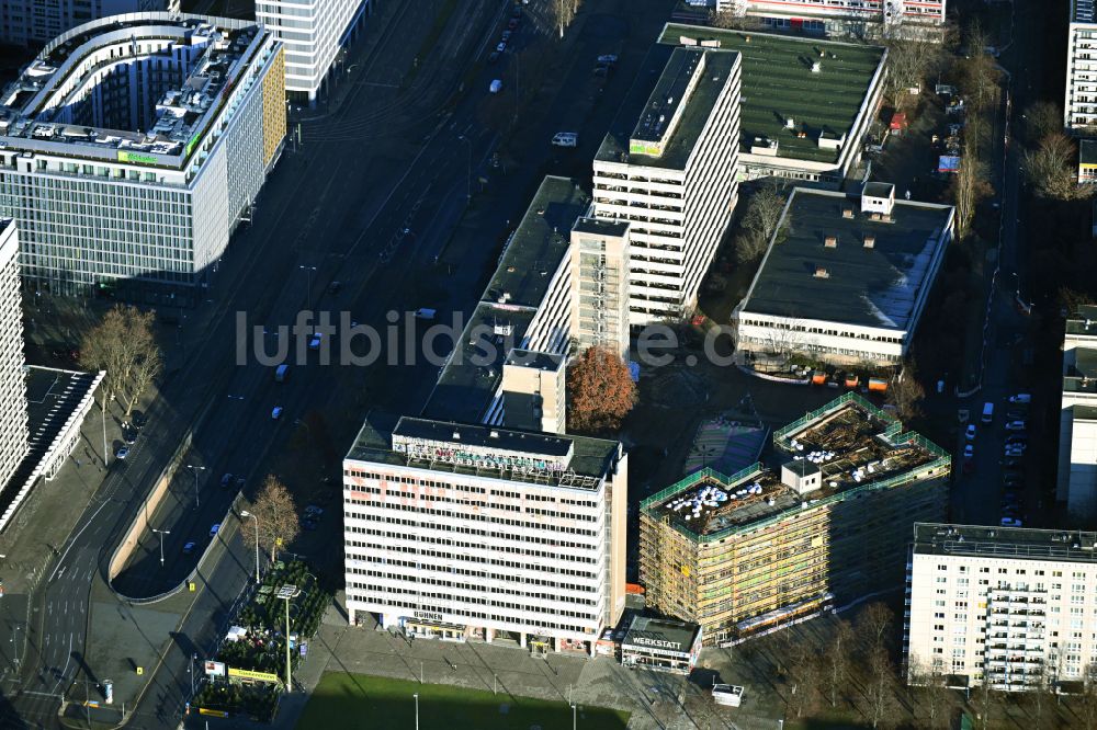 Berlin von oben - Losung STOP WARS an der Ruine des ehemaligen Bürogebäudes Haus der Statistik im Ortsteil Mitte in Berlin, Deutschland