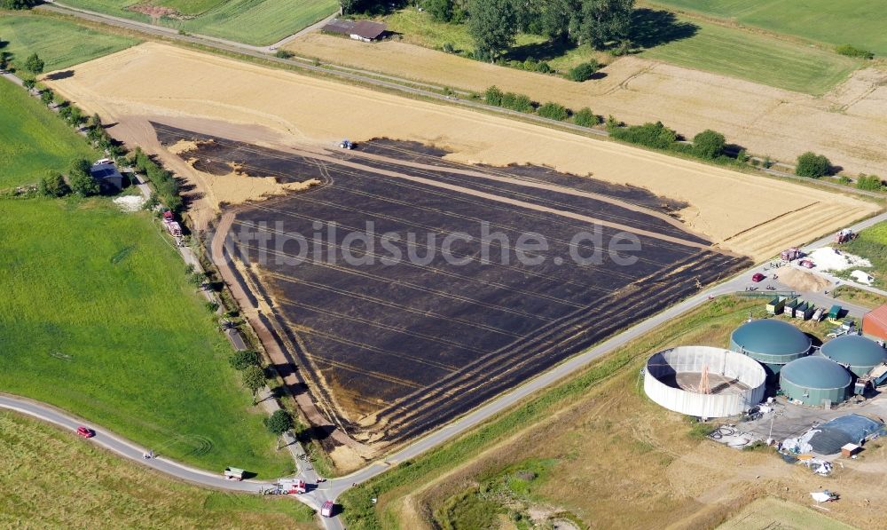 Luftbild Gieboldehausen - Löscharbeiten eines Getreidefeldes in Gieboldehausen im Bundesland Niedersachsen, Deutschland