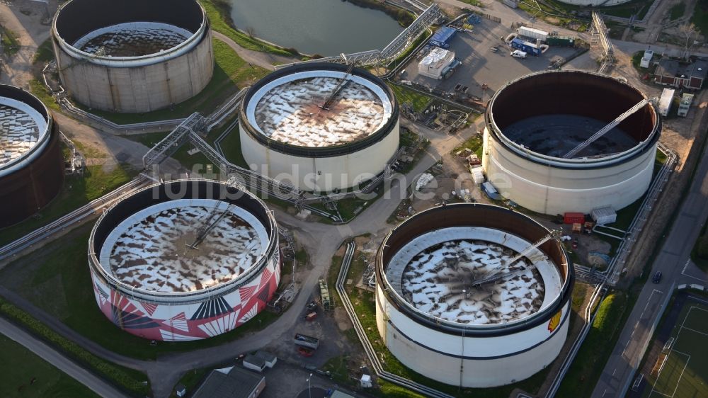 Wesseling aus der Vogelperspektive: Öltanks auf dem Betriebsgelände der Shell Rheinland Raffinerie Süd im Bundesland Nordrhein-Westfalen, Deutschland