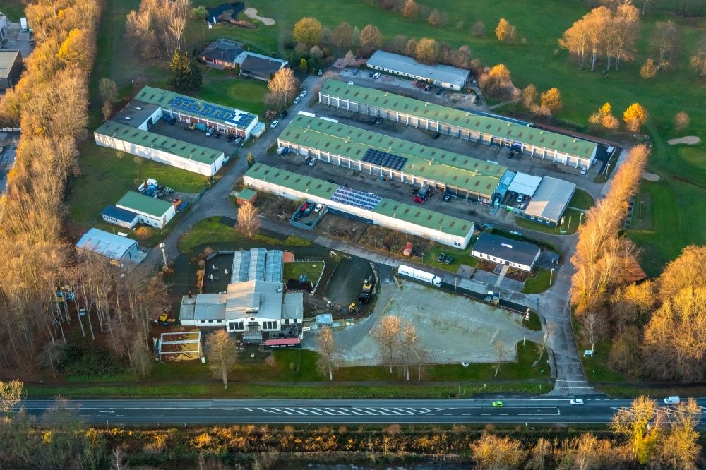 Werl von oben - Luftbild vom Gewerbegebiet Westerhaar mit TÜV NORD-Prüfstelle Wickede Werl und Golfplatz Golfclub-Werl e.V.in Werl im Sauerland in Nordrhein-Westfalen, Deutschland
