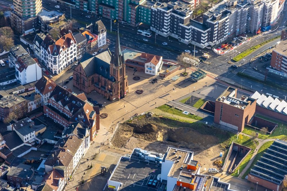 Luftbild Herne - Luftbild Kirchengebäude der Kreuzkirche auf dem Europaplatz neben dem LWL-Museum für Archäologie in Herne im Bundesland Nordrhein-Westfalen, Deutschland
