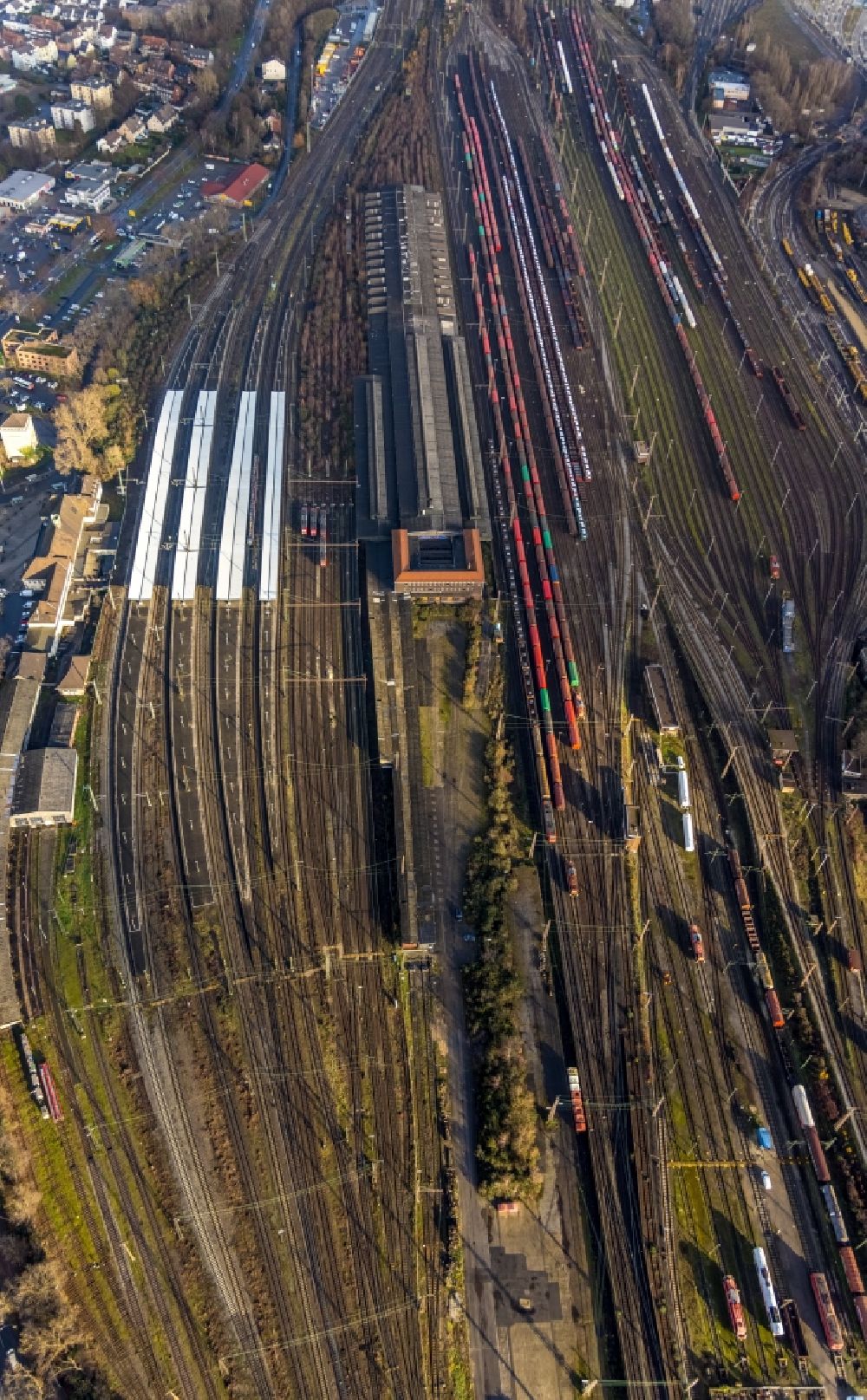 Luftbild Herne - Luftbild Rangierbahnhof und Schienen des Hauptbahnhofes Wanne-Eickel der Deutschen Bahn in Herne im Bundesland Nordrhein-Westfalen