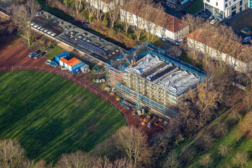 Herne von oben - Luftbild des Schulgebäude des Otto-Hahn-Gymnasium mit neuer Sporthalle im Bau in Herne im Bundesland Nordrhein-Westfalen, Deutschland