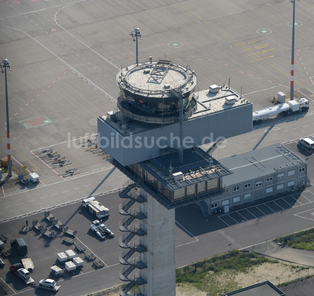 Luftbild Schönefeld - Luftbild Tower an den Rollbahnen des Flughafen in Schönefeld im Bundesland Brandenburg