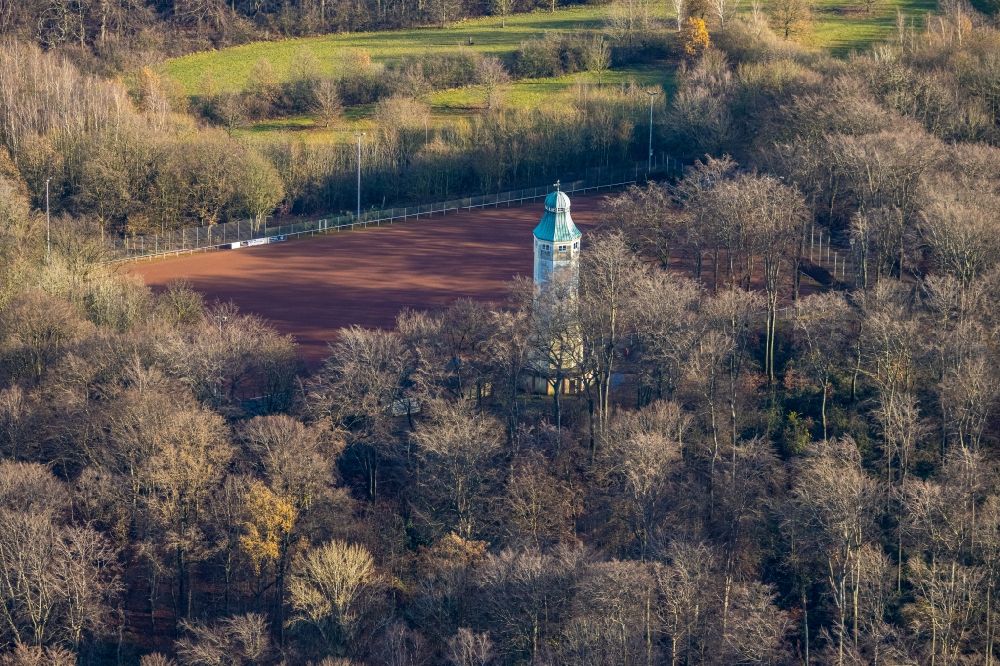 Luftaufnahme Herne - Luftbild vom Wasserturm im Volkspark Sodingen mit Sportplatz Am Volkspark im Ortsteil Börnig in Herne im Ruhrgebiet im Bundesland Nordrhein-Westfalen, Deutschland