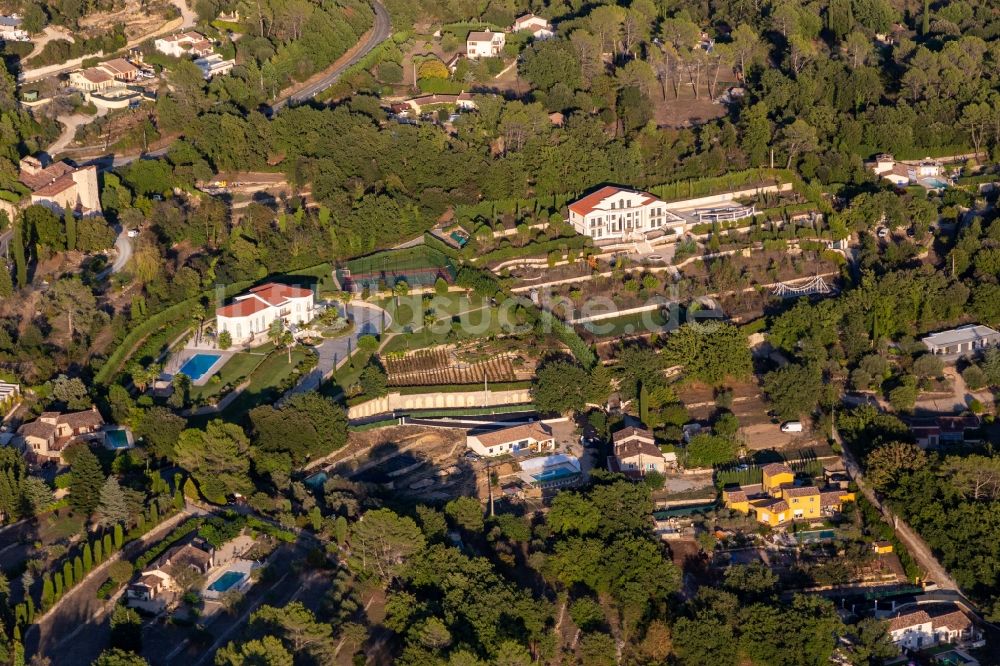 Luftbild Montauroux - Luxus-Villa mit Terassenpark, Tennisplatz und Pool in Montauroux in Provence-Alpes-Cote d'Azur, Frankreich
