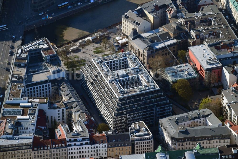 Berlin aus der Vogelperspektive: Luxus - Wohnungsneubau Immobilienprojekt yoo berlin in Berlin Mitte