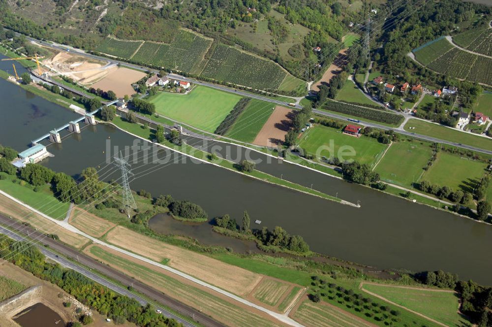 Großmannsdorf am Main aus der Vogelperspektive: Main Uferbereich Nordufer zwischen Großmannsdorf und Marktbreit