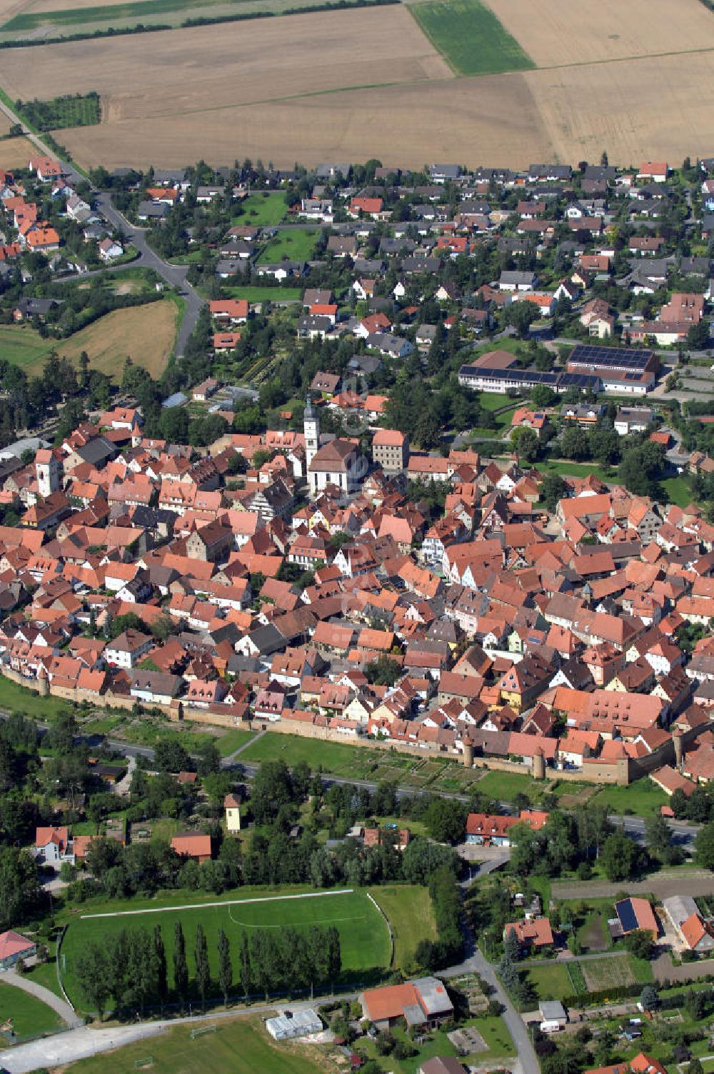 Luftaufnahme Mainbernheim - Mainbernheim mit Stadtmauer