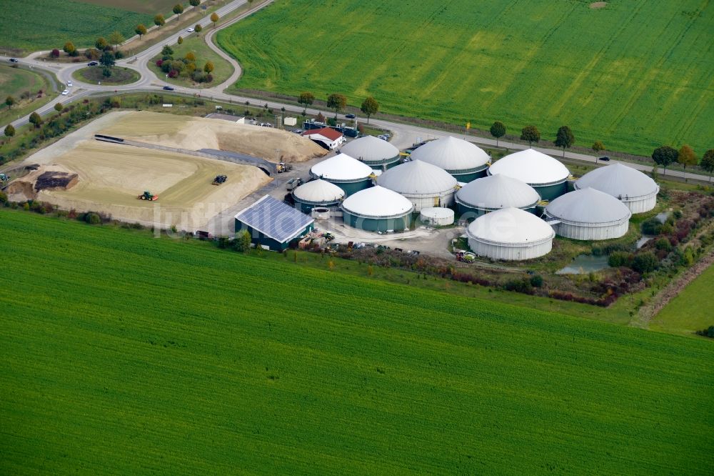 Luftaufnahme Rosdorf - Mais- Ernte in einem Landwirtschaftsbetrieb in Rosdorf im Bundesland Niedersachsen, Deutschland