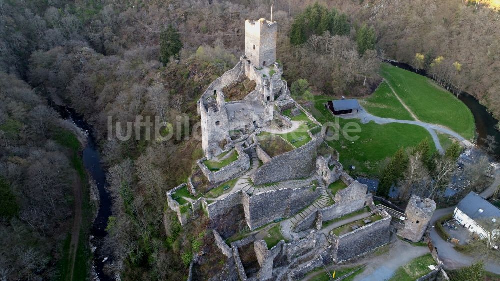 Manderscheid aus der Vogelperspektive: Manderscheider Burgen in Manderscheid im Bundesland Rheinland-Pfalz, Deutschland