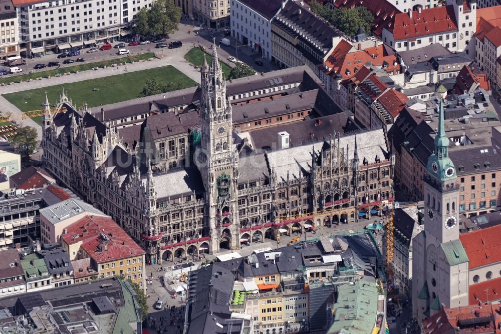 Luftbild München - Marienplatz und Rathaus in der Altstadt / Innenstadt von München im Bundesland Bayern