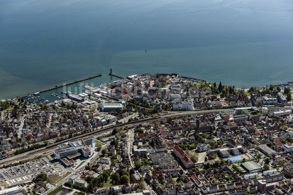 Friedrichshafen von oben - Marina - Hafenbereich am Ufer des Bodensees in Friedrichshafen im Bundesland Baden-Württemberg, Deutschland
