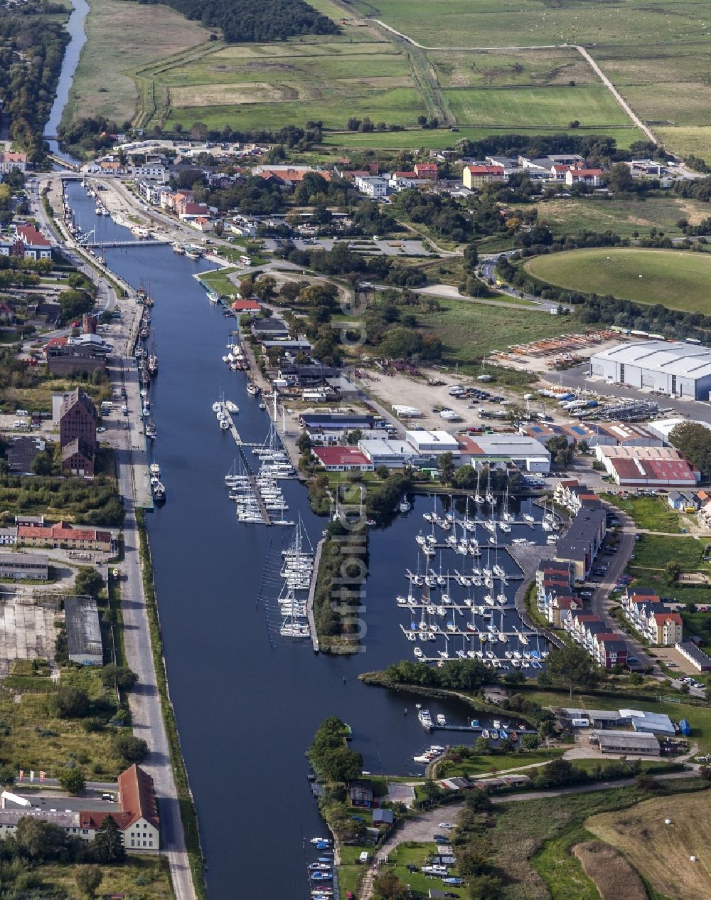 Greifswald von oben - Marina - Hafenbereich am Ufer des Fluss Ryck in Greifswald im Bundesland Mecklenburg-Vorpommern