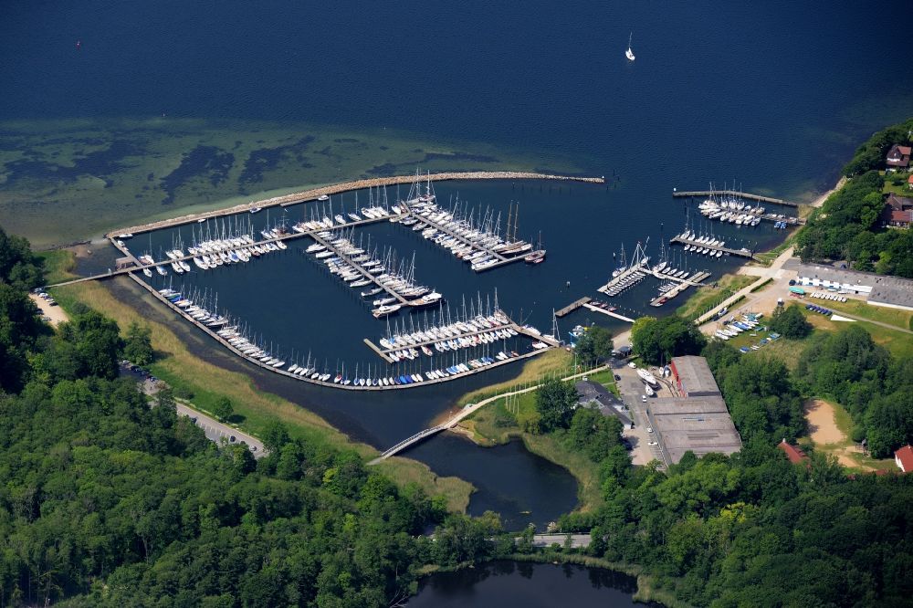 Luftaufnahme Glücksburg (Ostsee) - Marina - Hafenbereich am Ufer des Ostsee in Glücksburg (Ostsee) im Bundesland Schleswig-Holstein