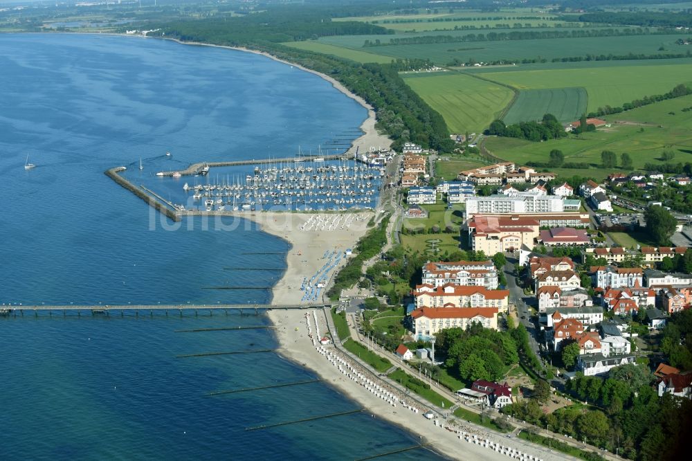 Luftbild Kühlungsborn - Marina - Hafenbereich am Ufer der Ostsee mit der Seebrücke Kühlungsborn in Kühlungsborn im Bundesland Mecklenburg-Vorpommern, Deutschland