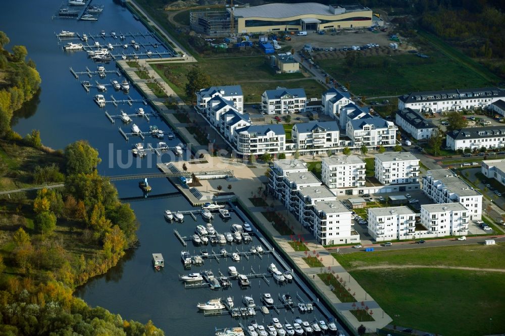 Werder (Havel) von oben - Marina - Hafenbereich am Ufer eines Seitenarmes des Großen Zernsees in Werder (Havel) im Bundesland Brandenburg, Deutschland