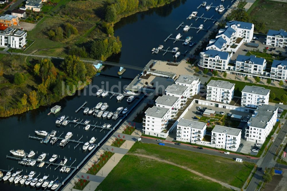 Luftbild Werder (Havel) - Marina - Hafenbereich am Ufer eines Seitenarmes des Großen Zernsees in Werder (Havel) im Bundesland Brandenburg, Deutschland