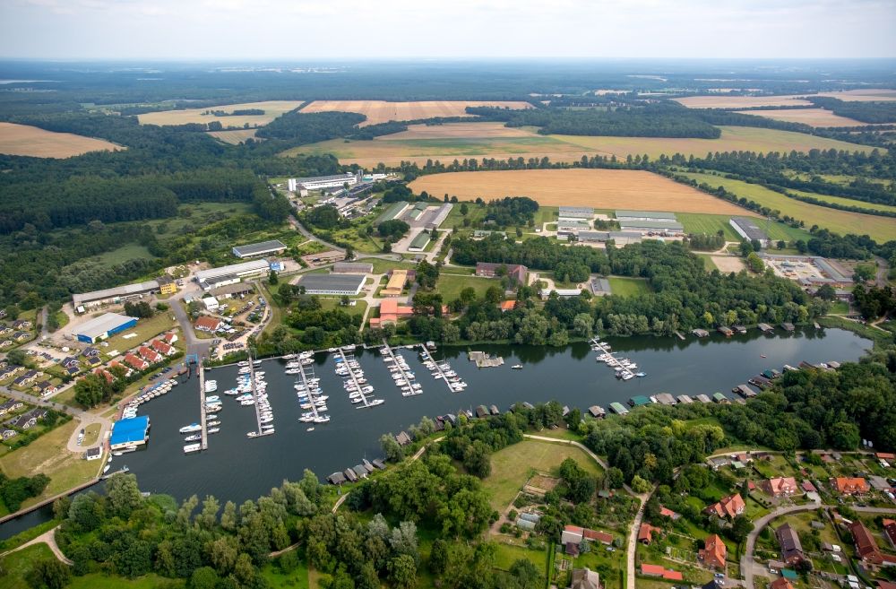 Luftbild Rechlin - Marina Müritz - Hafenbereich am Ufer des Claassee zwischen Hafendorf und Rechlin-Nord in Rechlin im Bundesland Mecklenburg-Vorpommern