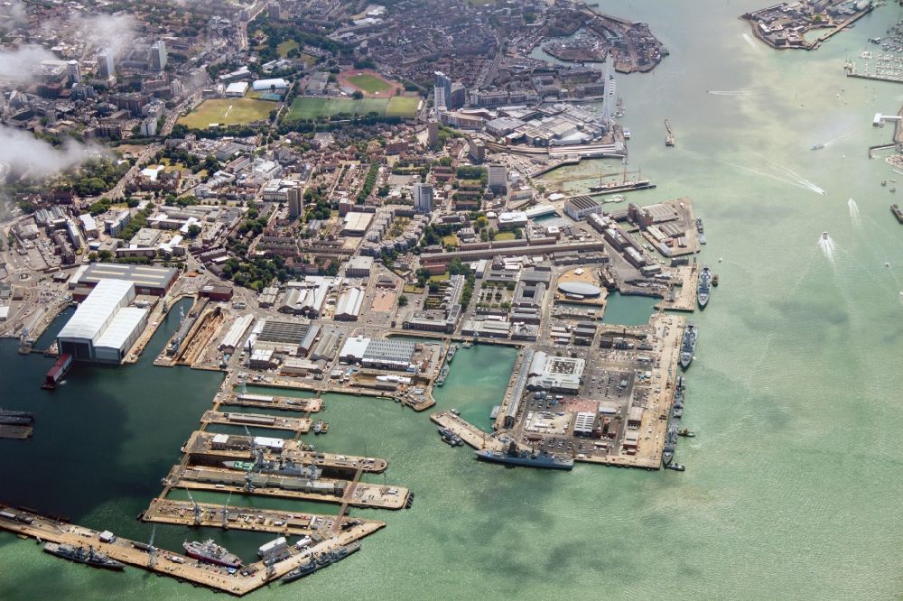 Portsmouth von oben - Marinebasis der Royal Navy in Portsmouth in der Grafschaft Hampshire in Großbritannien