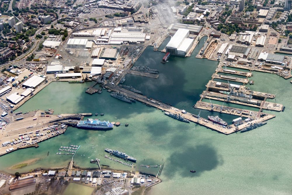 Portsmouth aus der Vogelperspektive: Marinebasis der Royal Navy in Portsmouth in der Grafschaft Hampshire in Großbritannien