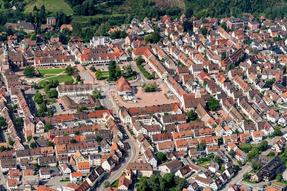 Luftaufnahme Freudenstadt - Marktplatz im Stadtzentrum in Freudenstadt im Bundesland Baden-Württemberg, Deutschland