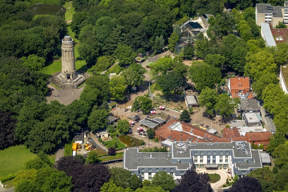 Luftaufnahme Bochum - Marriott Courtyard Hotel im Stadtpark und der Tierpark Bochum im Bundesland Nordrhein-Westfalen
