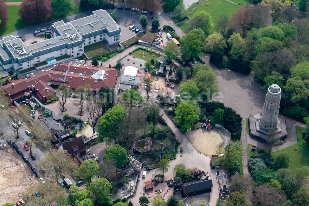 Luftaufnahme Bochum - Marriott Courtyard Hotel im Stadtpark und der Tierpark Bochum im Bundesland Nordrhein-Westfalen