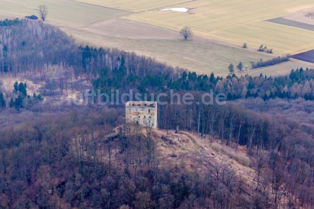 Luftbild Straufhain - Mauerreste der ehemaligen Burganlage Burgruine Straufhain in Straufhain im Bundesland Thüringen, Deutschland