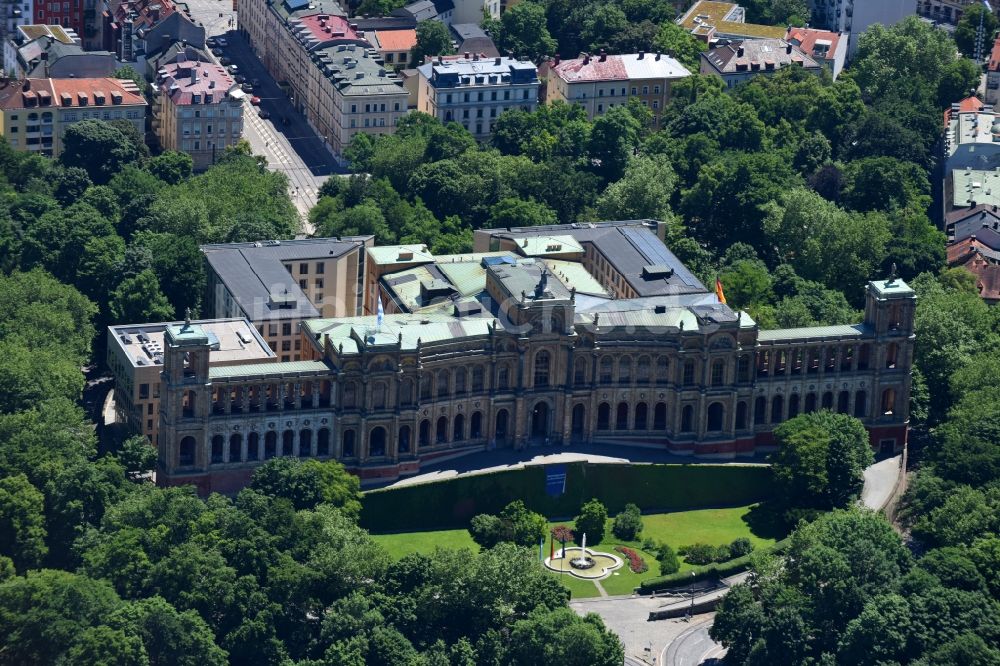 München von oben - Maximilianeum in München Haidhausen im Bundesland Bayern