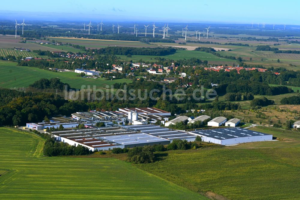 Luftbild Meyenburg - Möbeltischlerei Produktionsgebäude der Meyenburger Möbel GmbH in Meyenburg im Bundesland Brandenburg, Deutschland