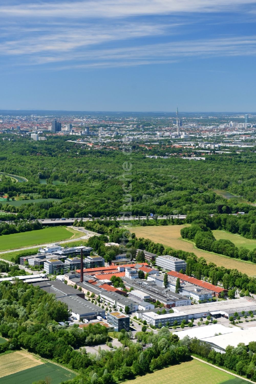 Ismaning von oben - Medien- und Gewerbepark - AGROB in Ismaning im Bundesland Bayern, Deutschland