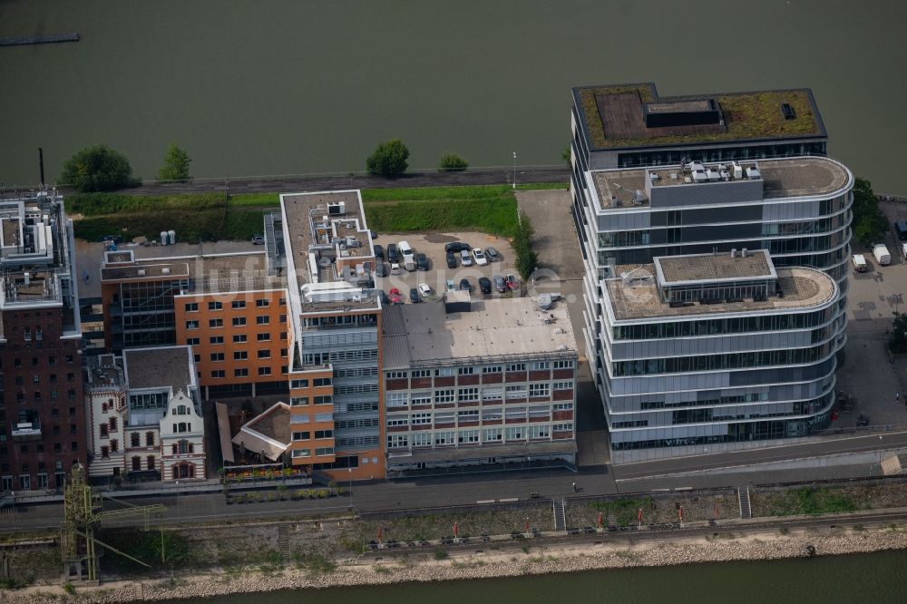 Düsseldorf von oben - Medienhafen mit Geschäftshäusern am Julo-Levin-Ufer in Düsseldorf im Bundesland Nordrhein-Westfalen