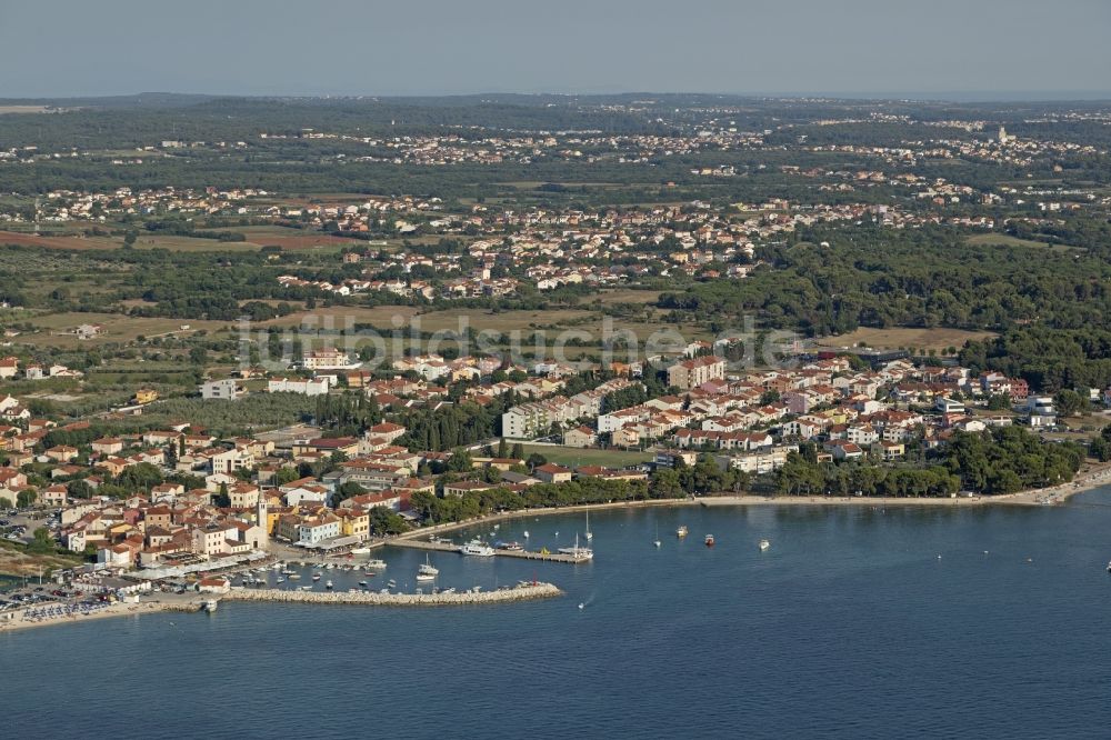 Luftbild Fazana - Meeres-Küste Adriatisches Meer in Fazana in Istirien - Istarska zupanija, Kroatien