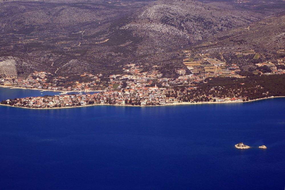 Luftbild Seget Donji - Meeres-Küste Adriatisches Meer in Seget Donji in Splitsko-dalmatinska zupanija, Kroatien