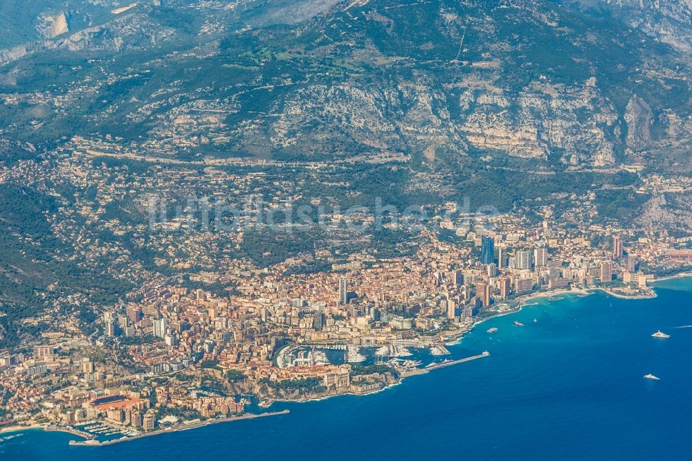 Monaco aus der Vogelperspektive: Meeres-Küste Côte d'Azur in Monaco in , Monaco