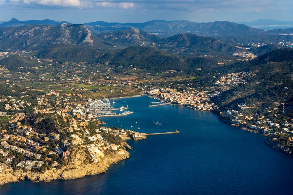 Luftaufnahme Andratx - Meeres-Küste mit dem Hafen von Port d'Andratx in Andratx in Balearische Insel Mallorca, Spanien