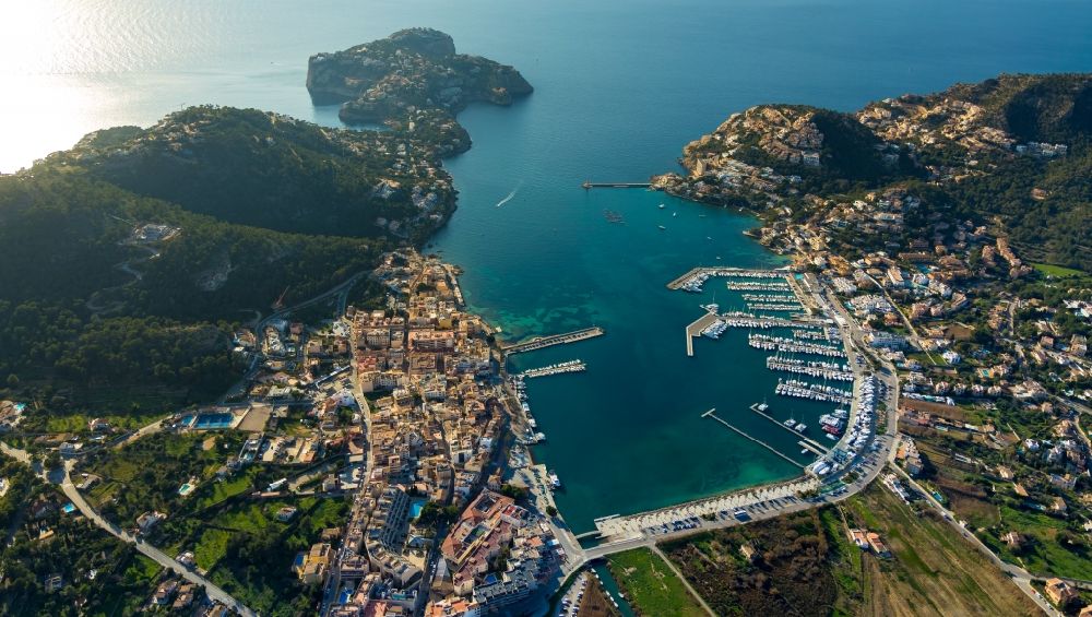 Luftaufnahme Andratx - Meeres-Küste mit dem Hafen von Port d'Andratx in Andratx in Balearische Insel Mallorca, Spanien