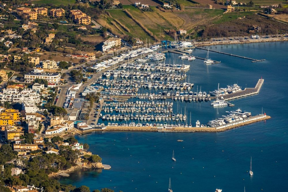Luftbild Andratx - Meeres-Küste mit dem Hafen von Port d'Andratx in Andratx in Balearische Insel Mallorca, Spanien