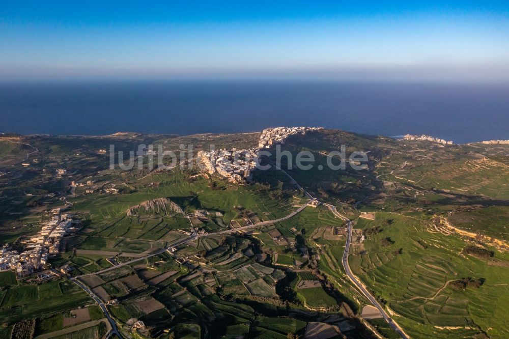 Luftaufnahme Zebbug - Meeres-Küste des Mittelmeer in Zebbug in Gozo, Malta