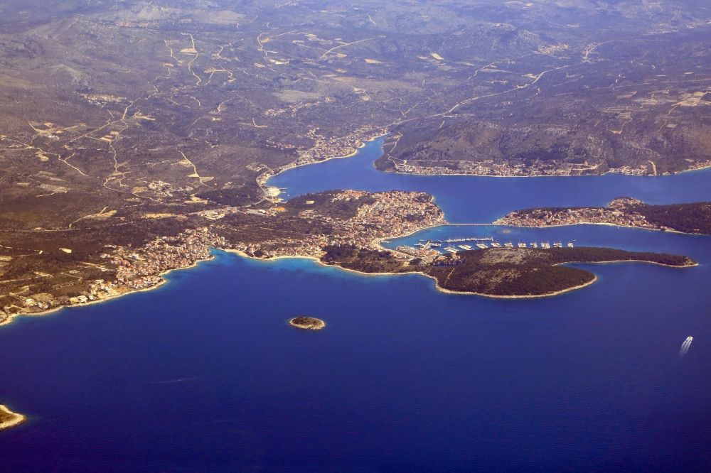Luftbild Rogoznica - Meeres-Küste des Mittelmeeres an der Adria in Rogoznica in Sibensko-kninska zupanija, Kroatien