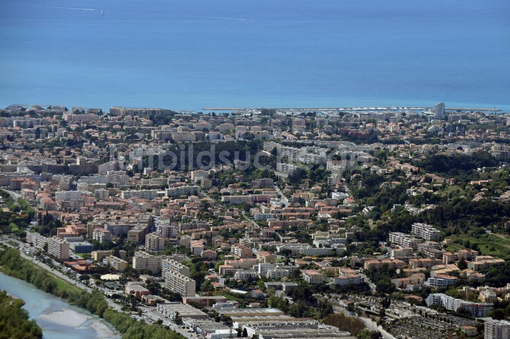 Luftaufnahme La Gaude - Meeres-Küste des Mittelmeers in La Gaude in Provence-Alpes-Cote d'Azur, Frankreich