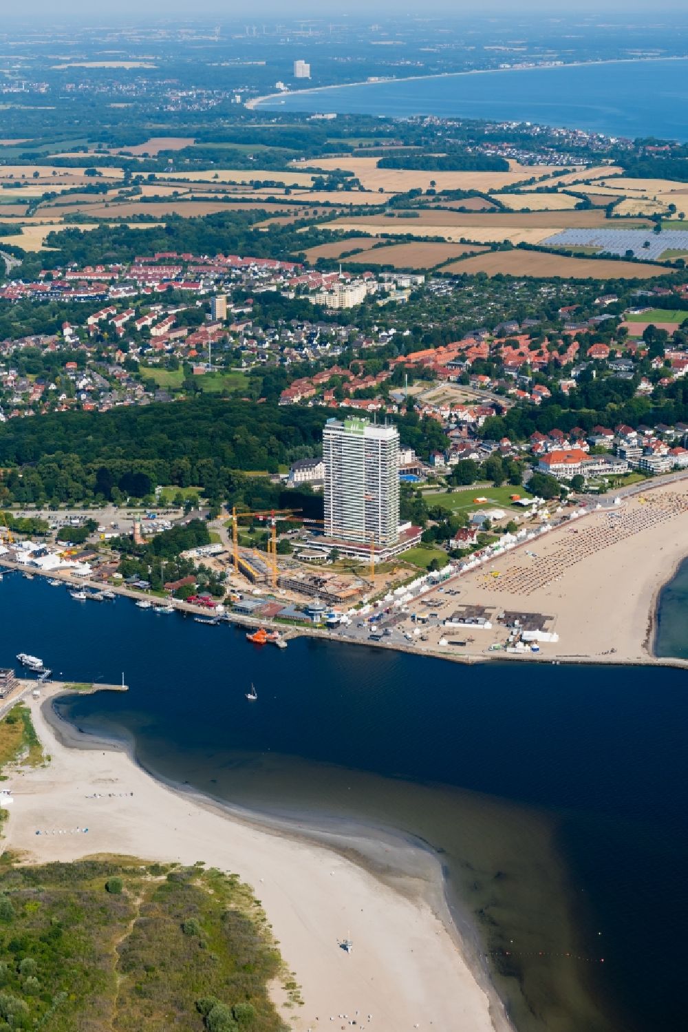Lübeck aus der Vogelperspektive: Meeres-Küste der Nordsee und Verlauf der Trave in Travemünde im Bundesland Schleswig-Holstein