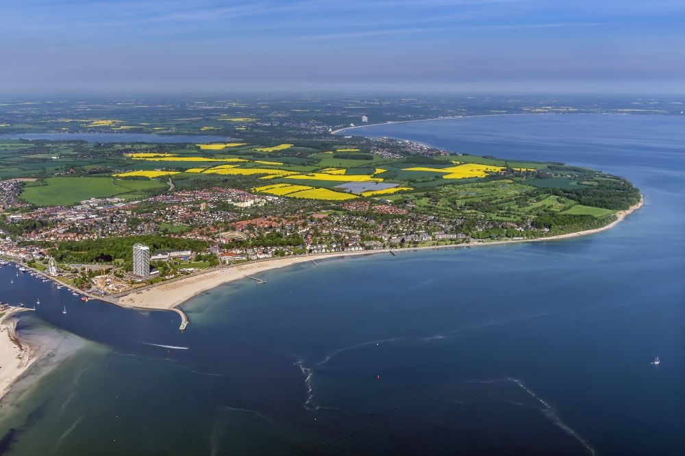 Luftbild Lübeck - Meeres-Küste der Nordsee und Verlauf der Trave in Travemünde im Bundesland Schleswig-Holstein