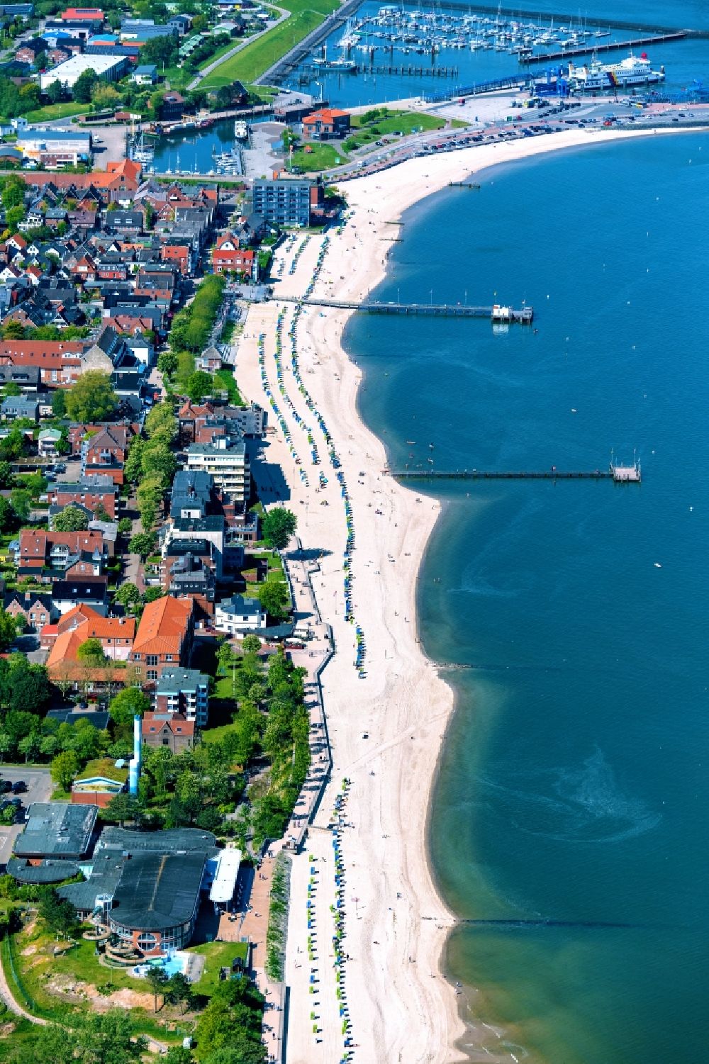 Luftaufnahme Wyk auf Föhr - Meeres-Küste Nordsee in Wyk auf Föhr im Bundesland Schleswig-Holstein