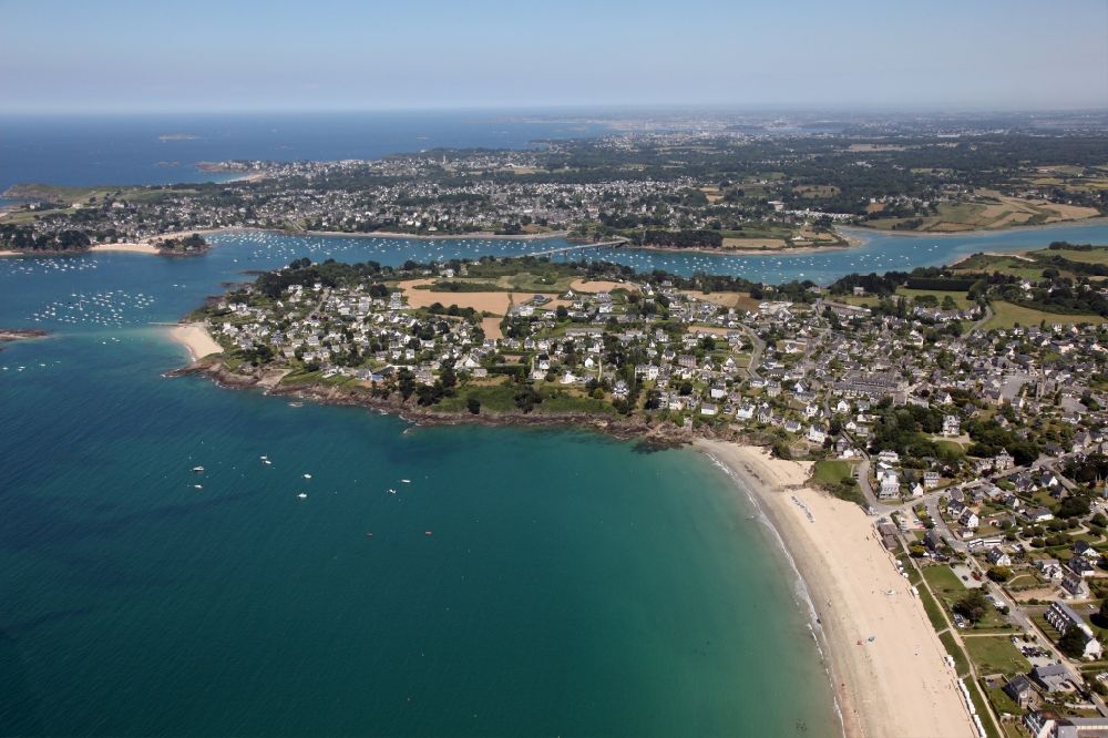 Lancieux von oben - Meeres-Küste im Ortsteil L' Islet in Lancieux in Bretagne, Frankreich