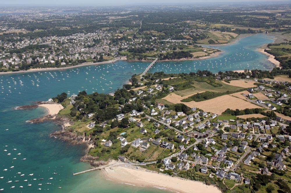 Lancieux aus der Vogelperspektive: Meeres-Küste im Ortsteil L' Islet in Lancieux in Bretagne, Frankreich